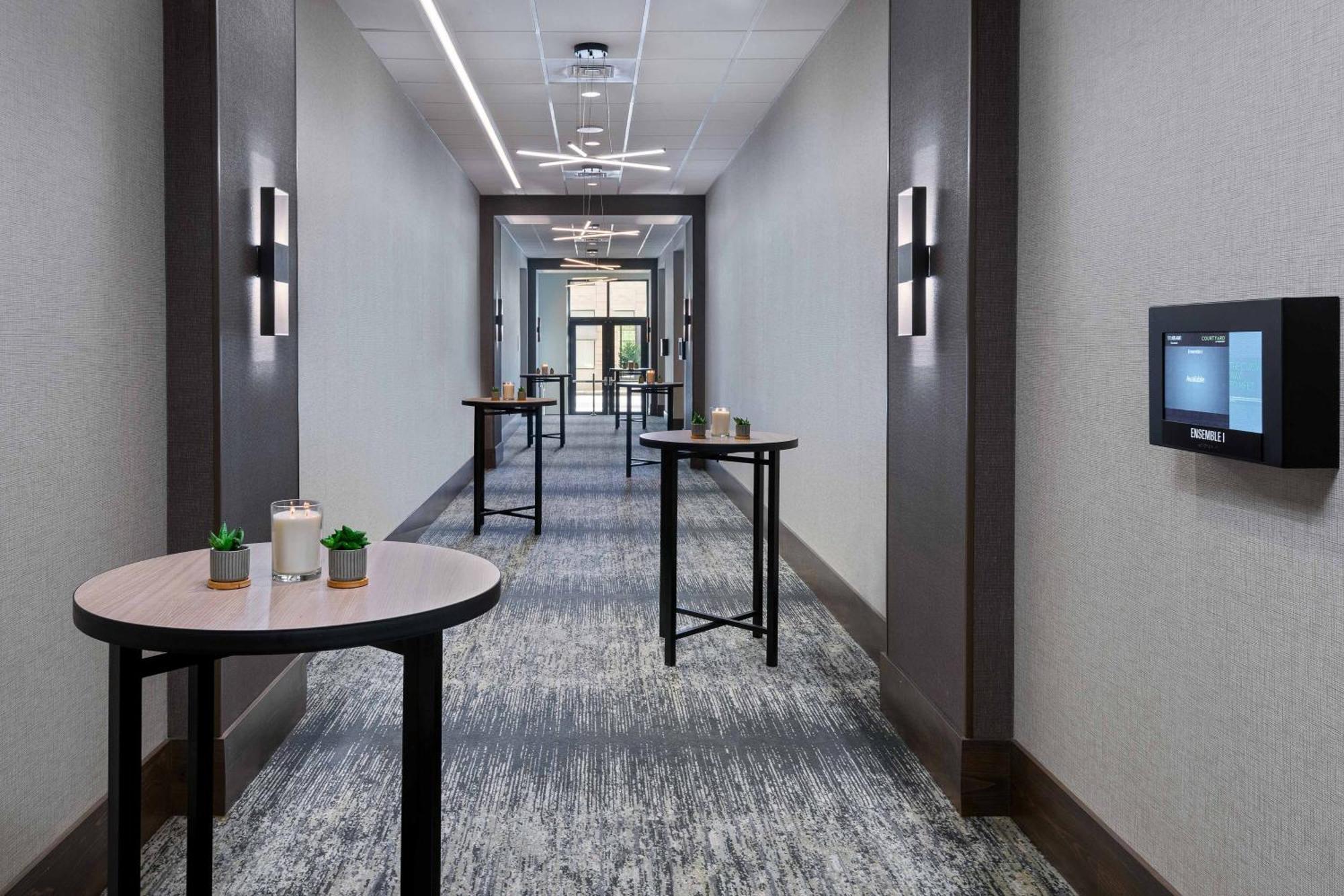 Готель Courtyard By Marriott Atlanta Midtown Екстер'єр фото