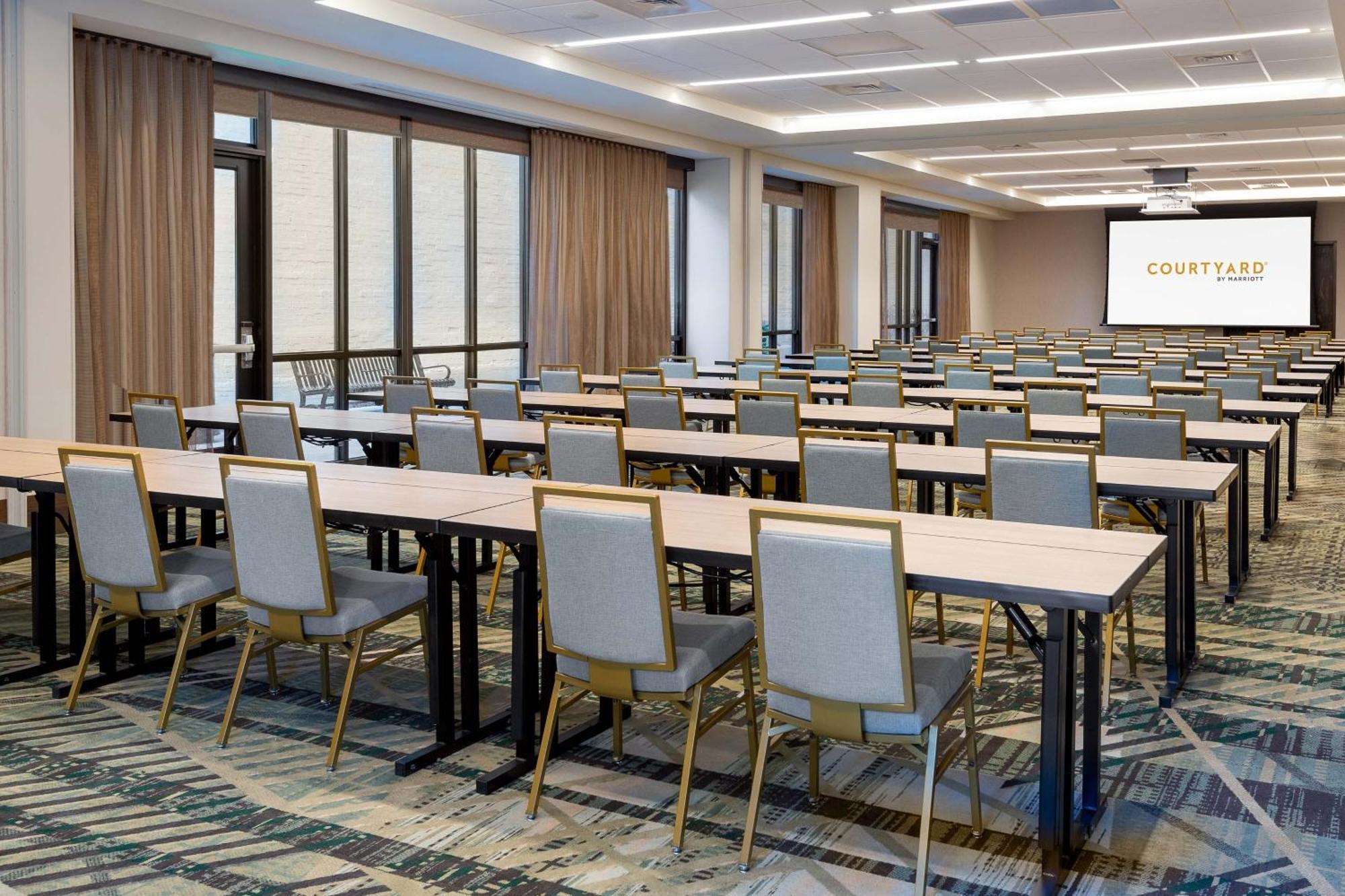Готель Courtyard By Marriott Atlanta Midtown Екстер'єр фото