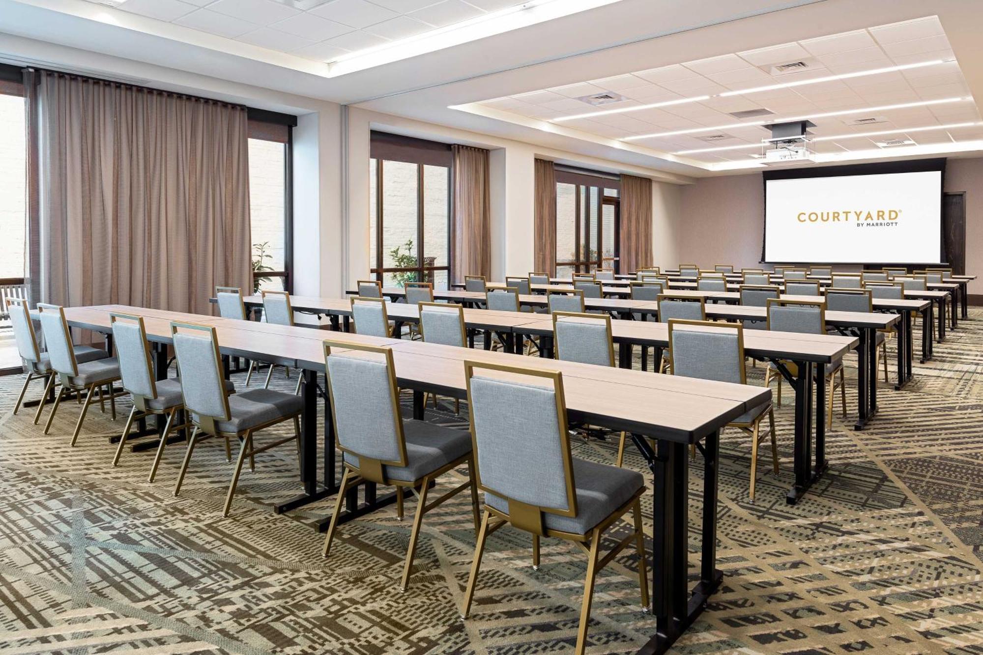 Готель Courtyard By Marriott Atlanta Midtown Екстер'єр фото
