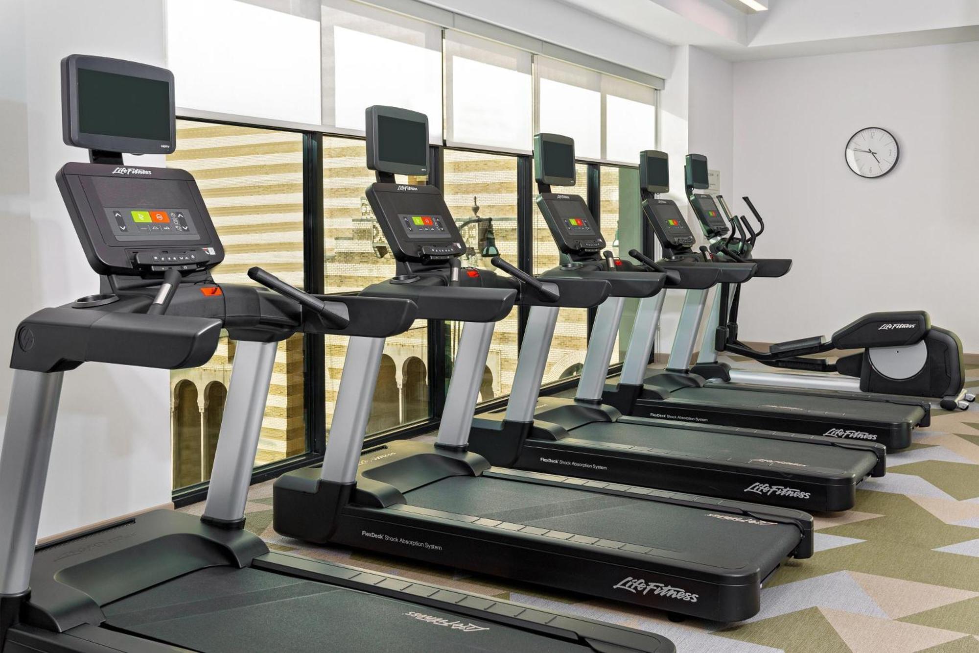 Готель Courtyard By Marriott Atlanta Midtown Екстер'єр фото