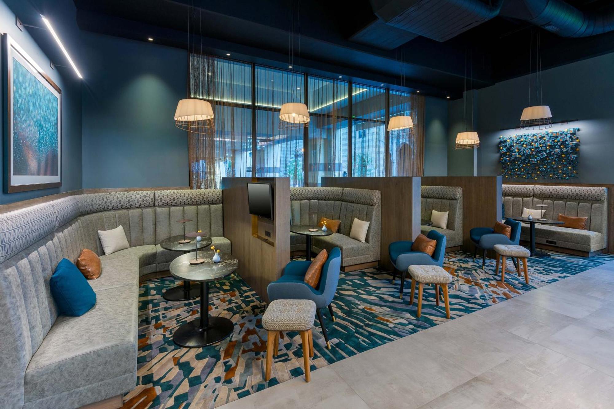 Готель Courtyard By Marriott Atlanta Midtown Екстер'єр фото