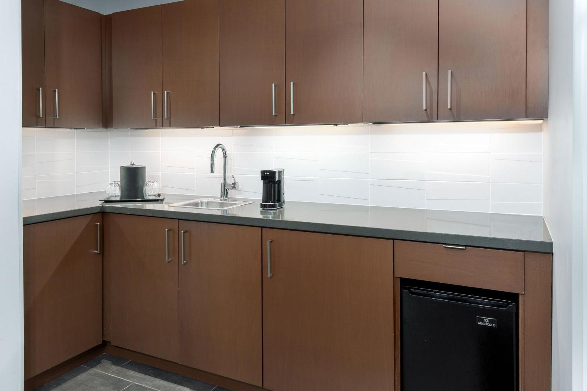 Готель Courtyard By Marriott Atlanta Midtown Екстер'єр фото