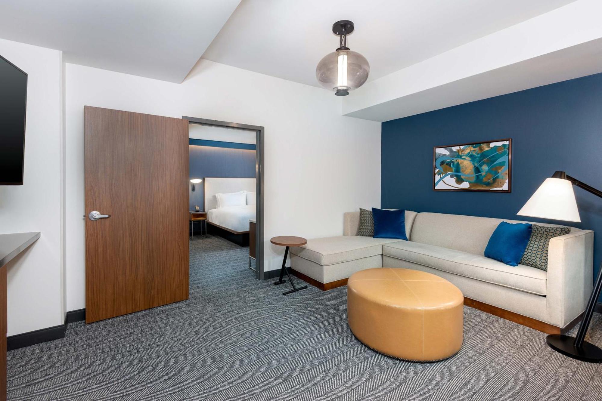 Готель Courtyard By Marriott Atlanta Midtown Екстер'єр фото