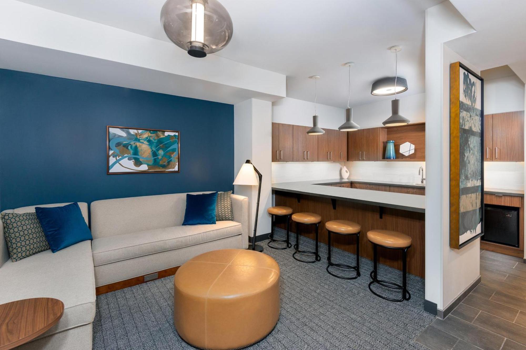 Готель Courtyard By Marriott Atlanta Midtown Екстер'єр фото