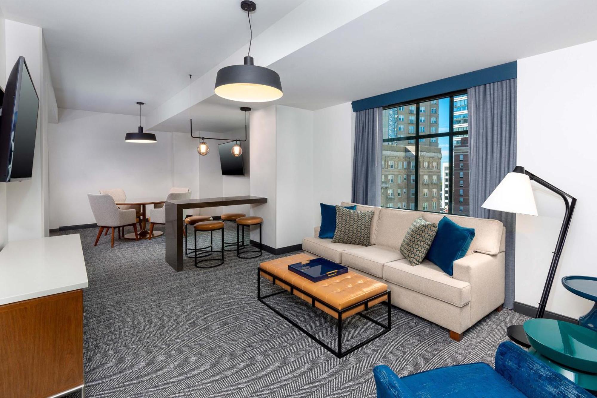 Готель Courtyard By Marriott Atlanta Midtown Екстер'єр фото