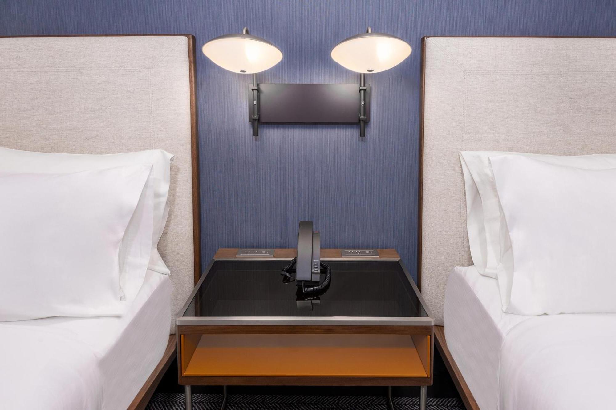 Готель Courtyard By Marriott Atlanta Midtown Екстер'єр фото