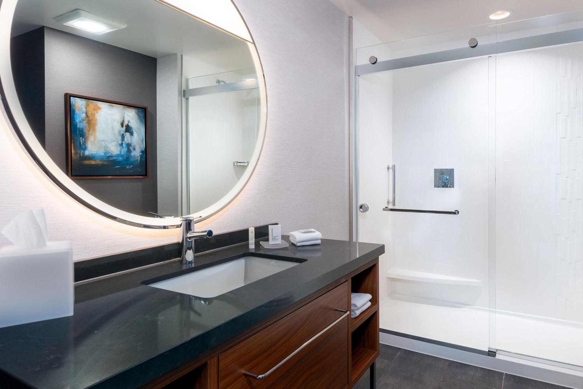 Готель Courtyard By Marriott Atlanta Midtown Екстер'єр фото