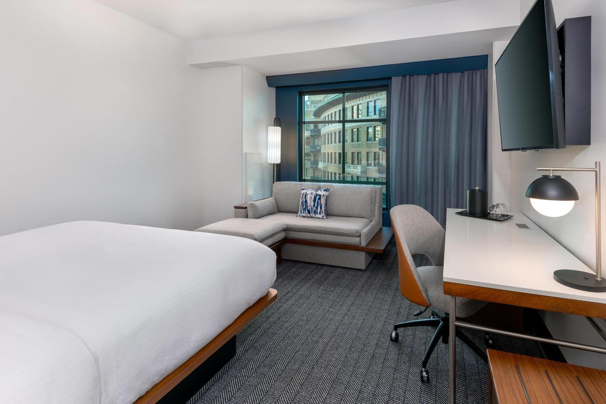 Готель Courtyard By Marriott Atlanta Midtown Екстер'єр фото