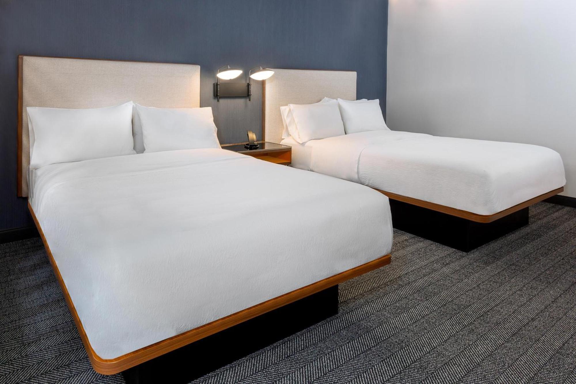 Готель Courtyard By Marriott Atlanta Midtown Екстер'єр фото